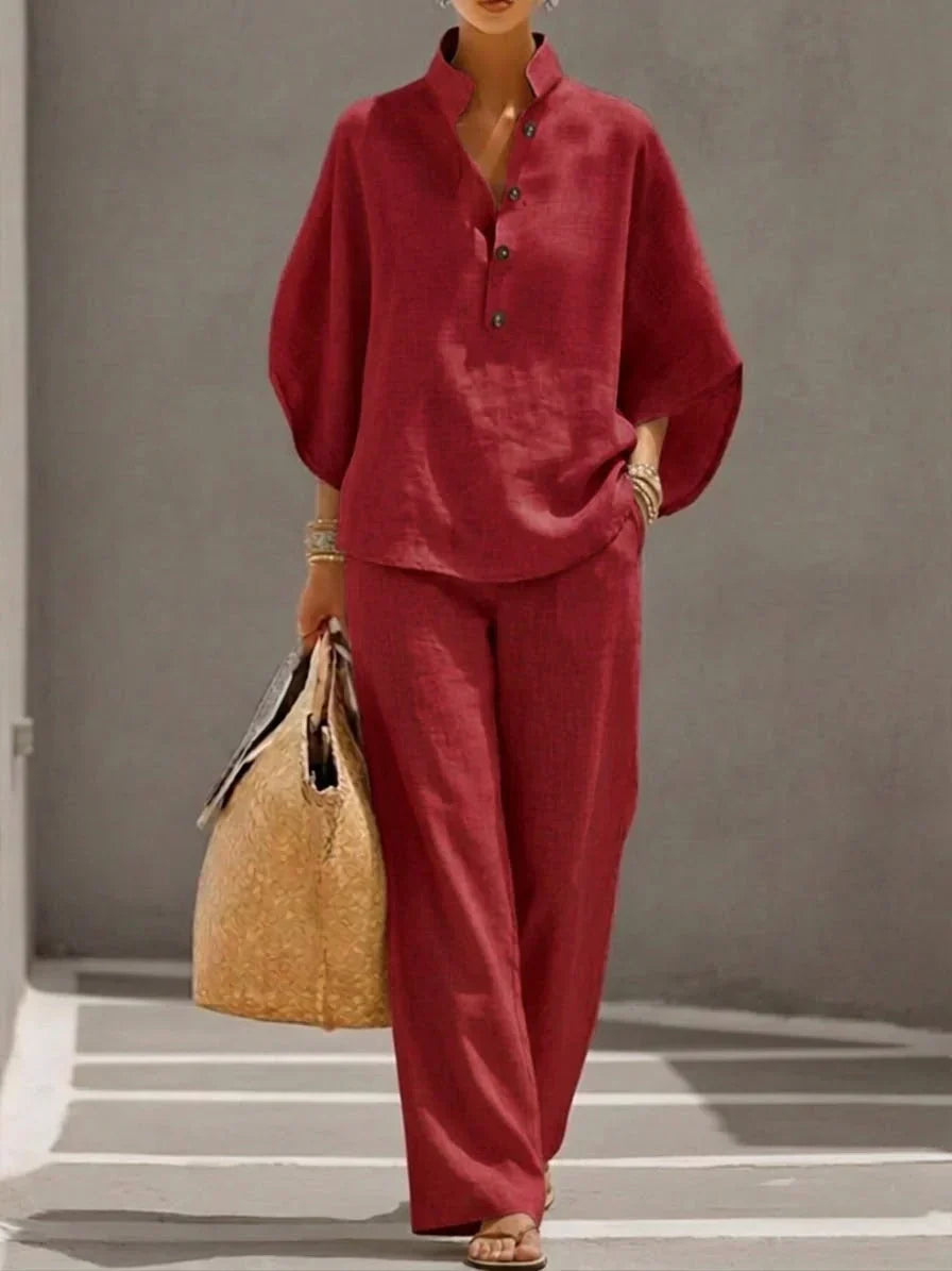 Linda – Linnebyxset med fladdrig blus