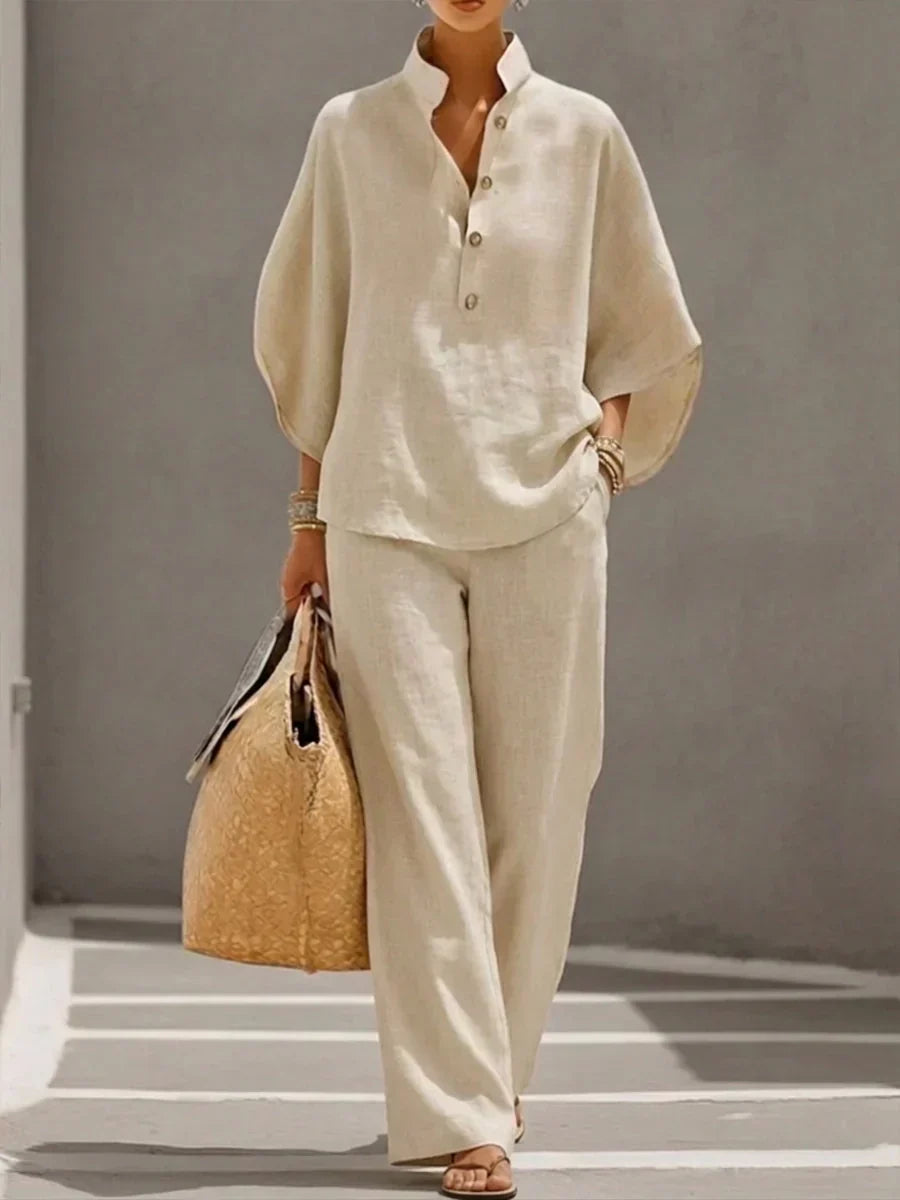 Linda – Linnebyxset med fladdrig blus