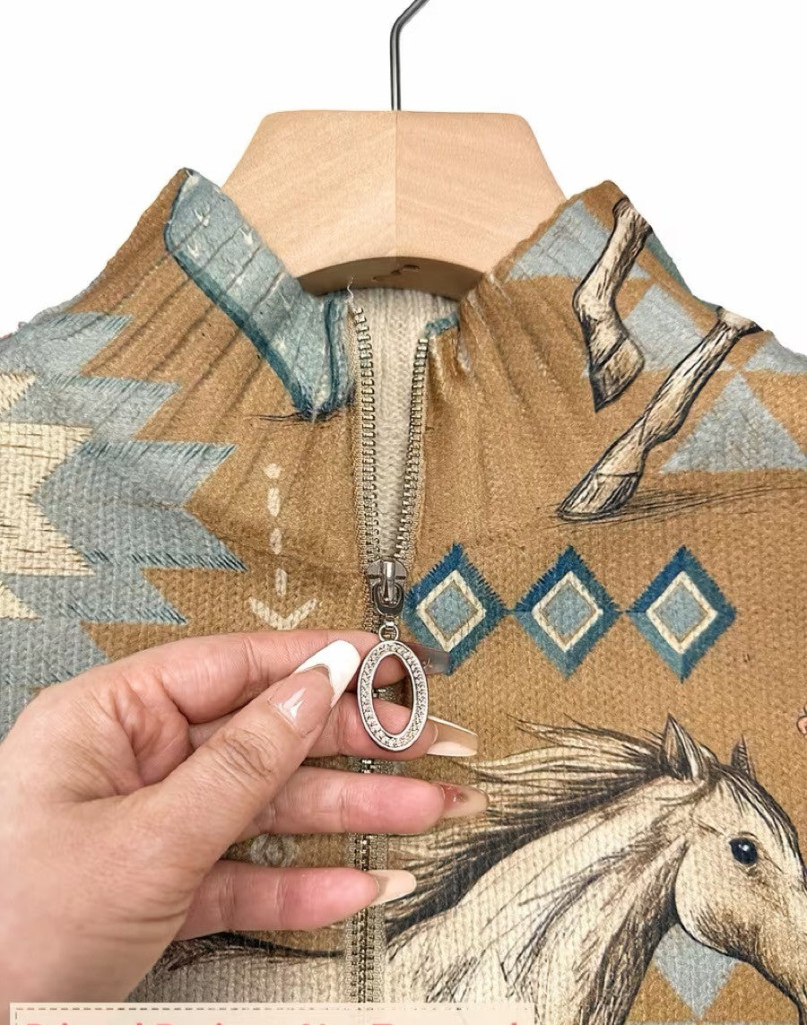 Vivi – Mönstrad dragkedjejacka med västerländsk print