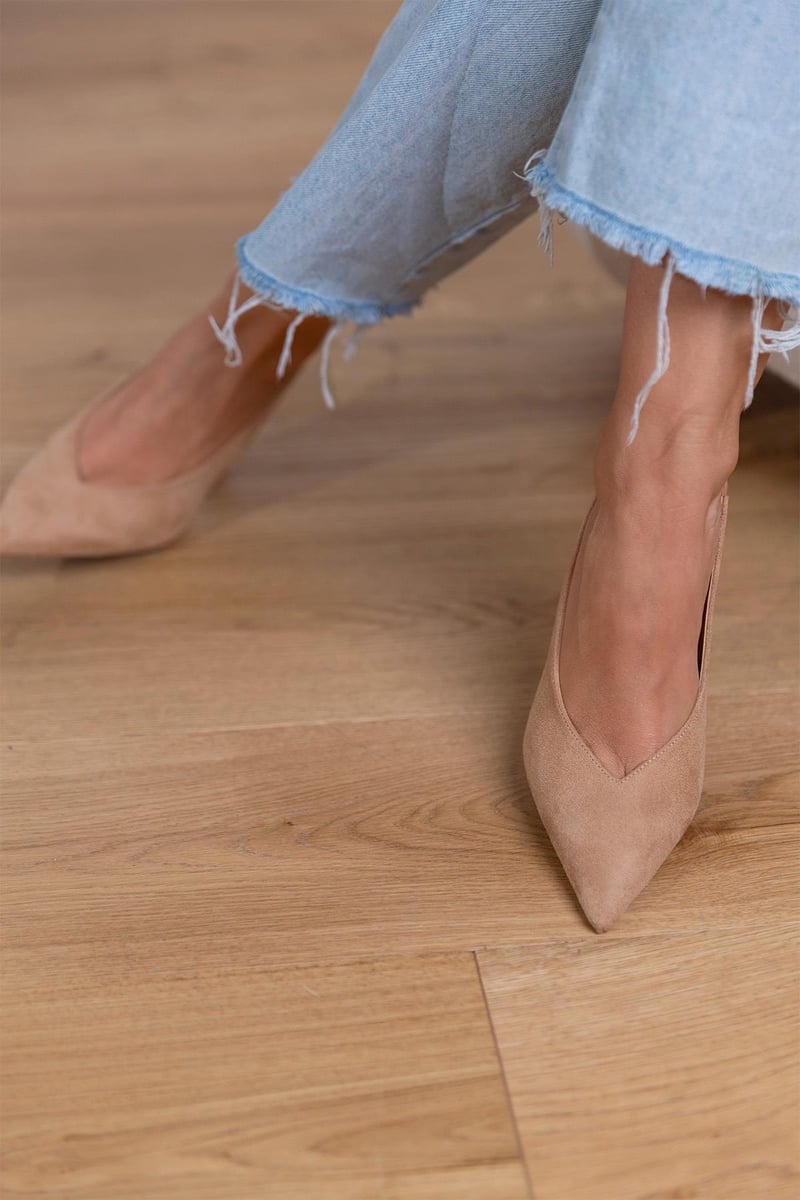 Kerstin – Eleganta sandfärgade slingbacks