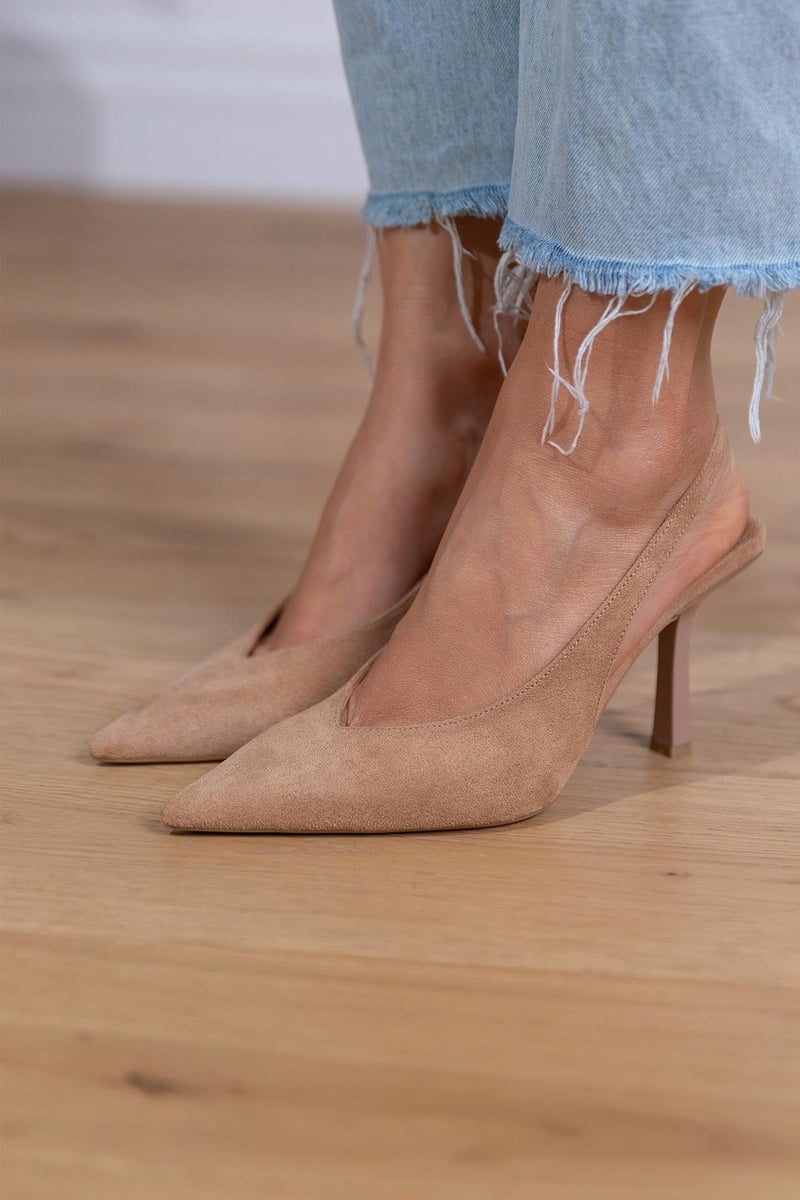 Kerstin – Eleganta sandfärgade slingbacks