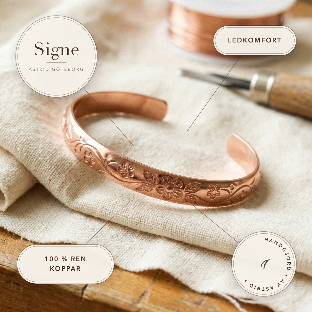 Signe – Handgraverat armband med blommönster – handgjord av Astrid Göteborg