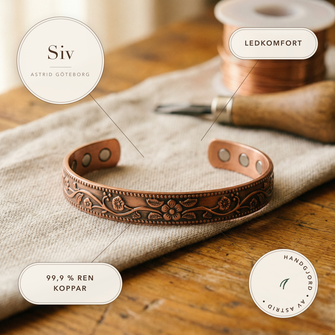 Siv – Handgraverat koppararmband med blommönster – handgjord av Astrid Göteborg