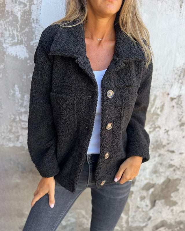 Linnea – Mysig teddyjacka med knappar
