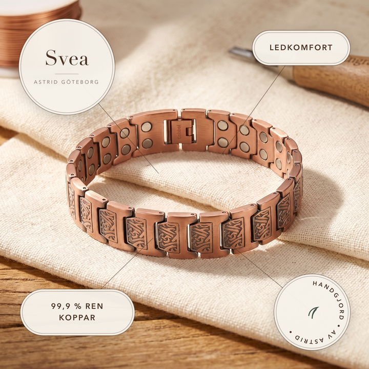 Svea – Koppararmband med graverat mönster – handgjord av Astrid Göteborg