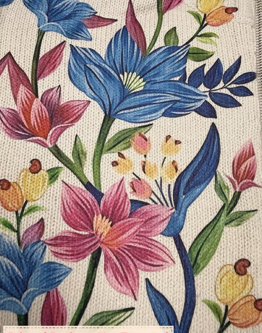 Sofia – Stickad kofta med botaniskt blomstermönster
