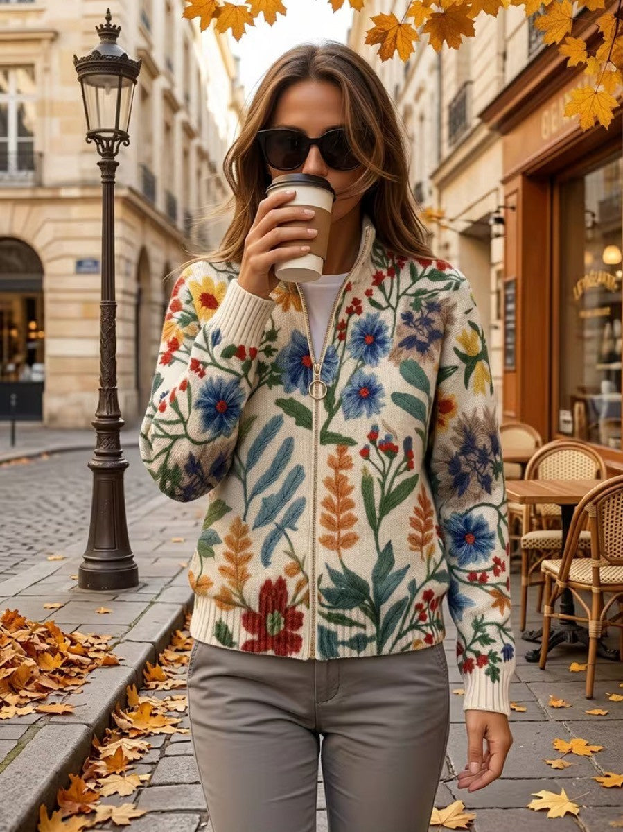 Sofia – Stickad kofta med botaniskt blomstermönster