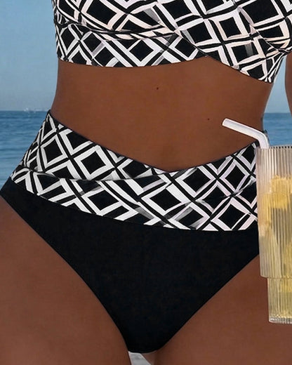 Filippa – Tvådelad bikini med geometriskt mönster