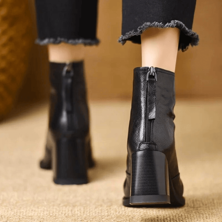 Gun – Eleganta läderankelboots med klack