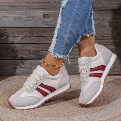 Gunilla – Retrostilad sneaker med snörning